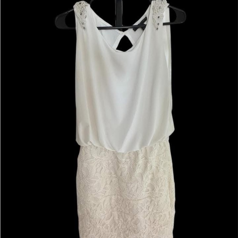 Elegant White Sleeveless Dress
